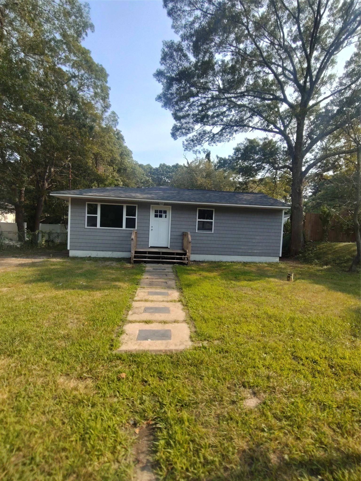 Diamond totally renovated 4br 2 full bath Ranch with maintenance free exterior and rear building approx 600 sq feet could be used for home office, gym, possible room for Mom ...