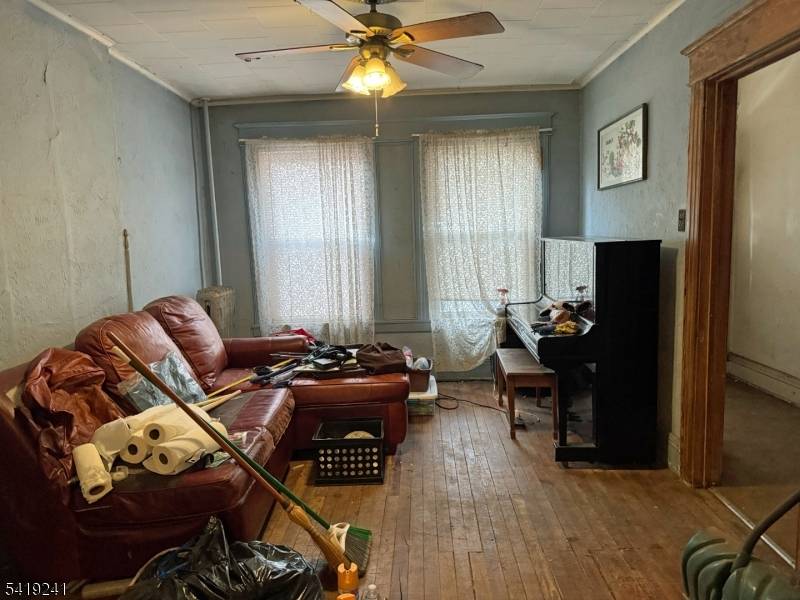 Great opportunity to own this 3 bedroom, 1 bath attached rowhouse single family in a prime residential location.