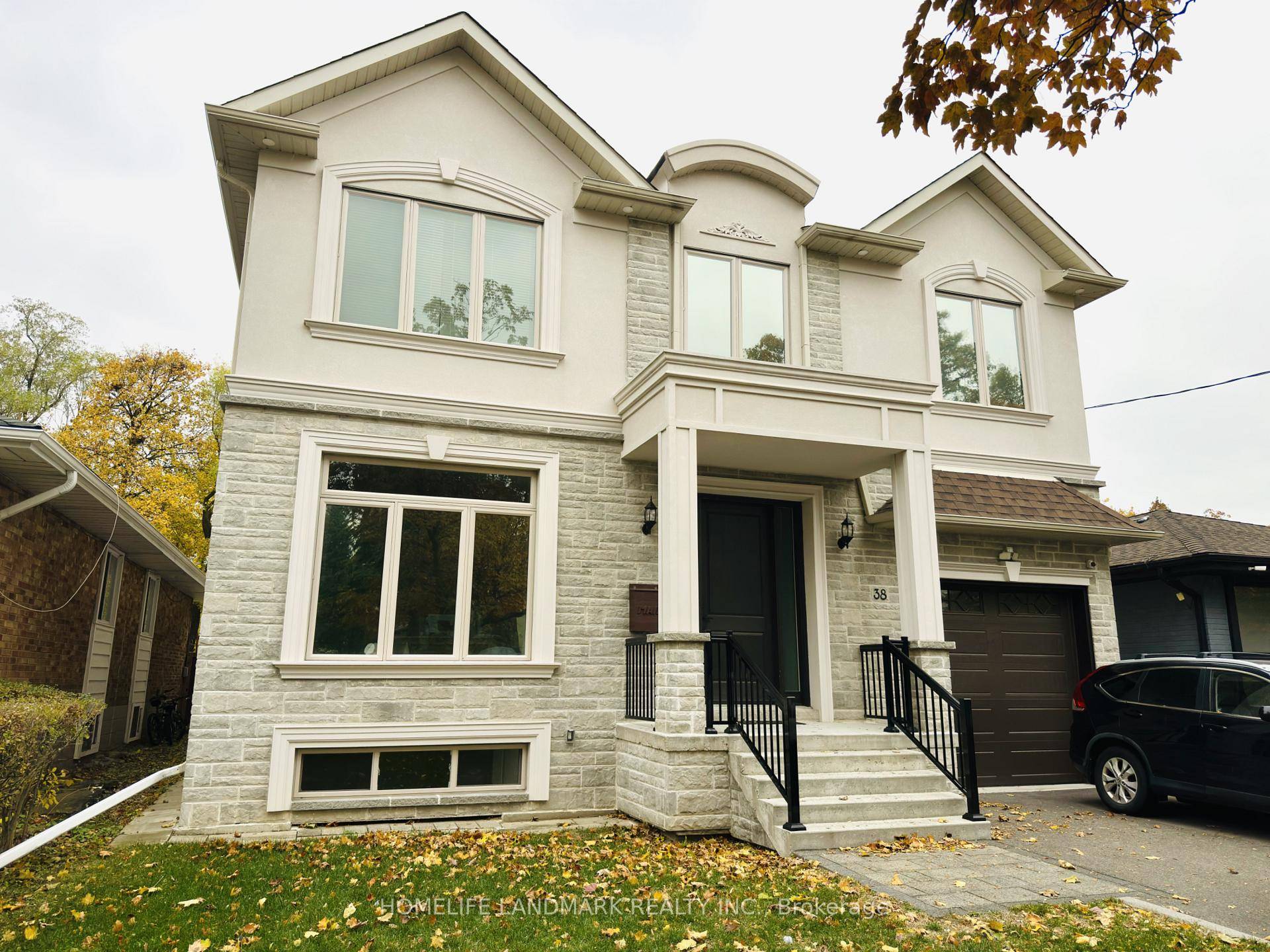 Beautifully renovated studio unit in a prime location !