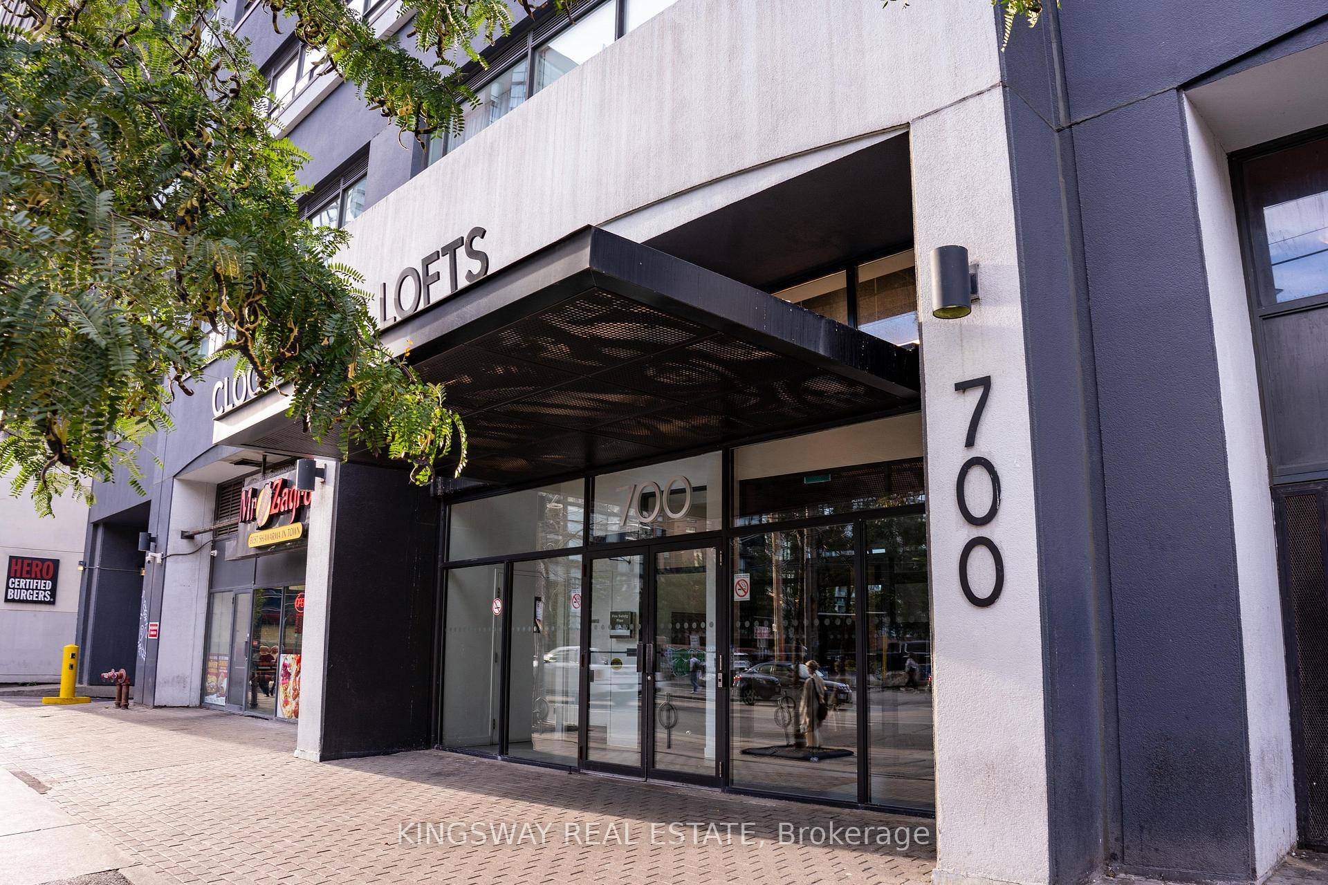 Lower Penthouse Hard Loft in the heart of King West.