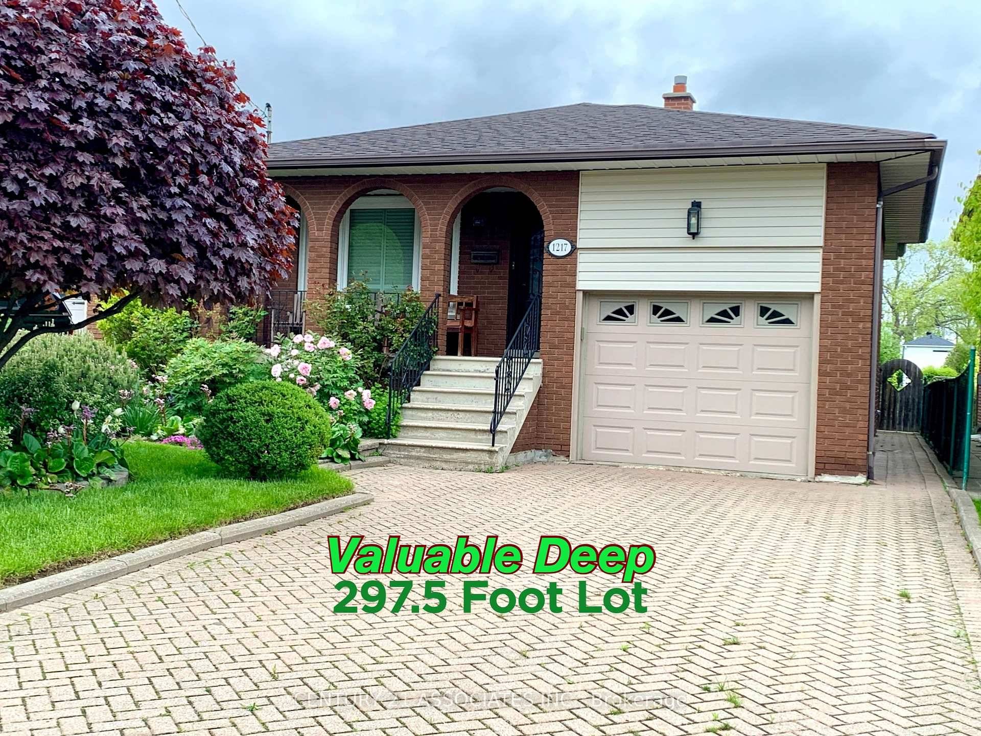 Discover endless possibilities in this spacious 4 bedroom, 2 bathroom backsplit nestled in the heart of the desirable Lakeview community.