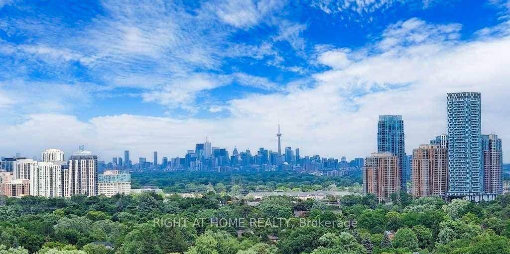 Beautiful Corner Unit, Almost 900 Square Feet Of Luxury !