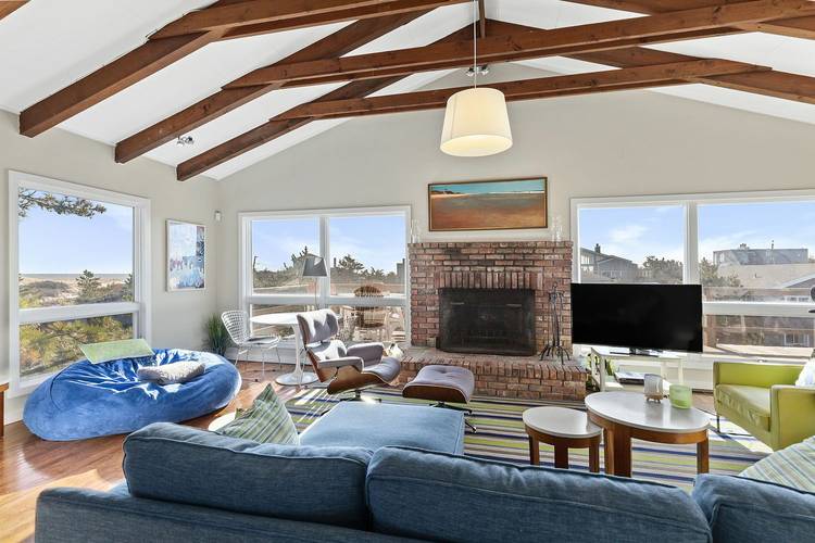 Amagansett Dunes Beach House with Stunning Oceanview!