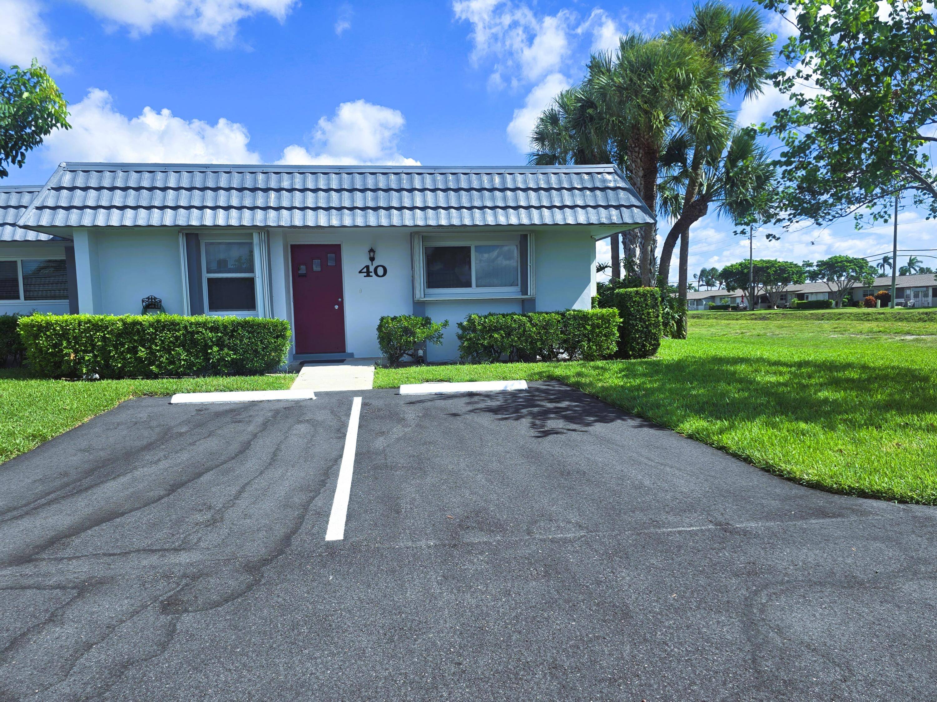 Completely renovated 2 Bed 2 Bath cozy villa in a well kept 55 community with new Kitchen and appliances ; skip a jump away from your home to the clubhouse, ...
