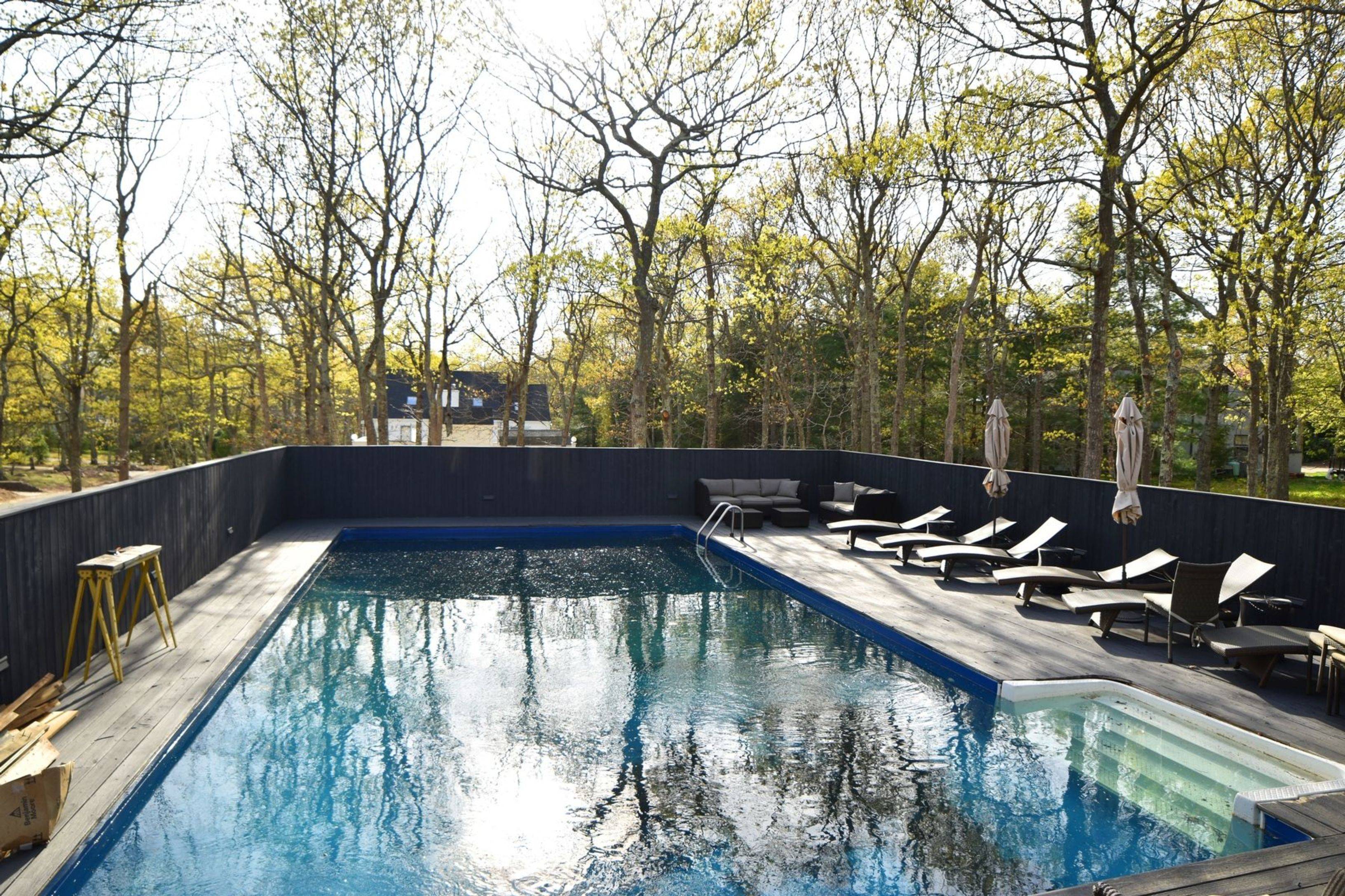 East Hampton Nothwest Contemporary Home!