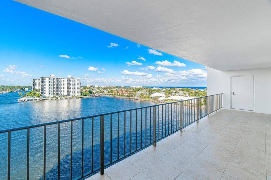 Searching for a property with amazing views and walkable to downtown ?