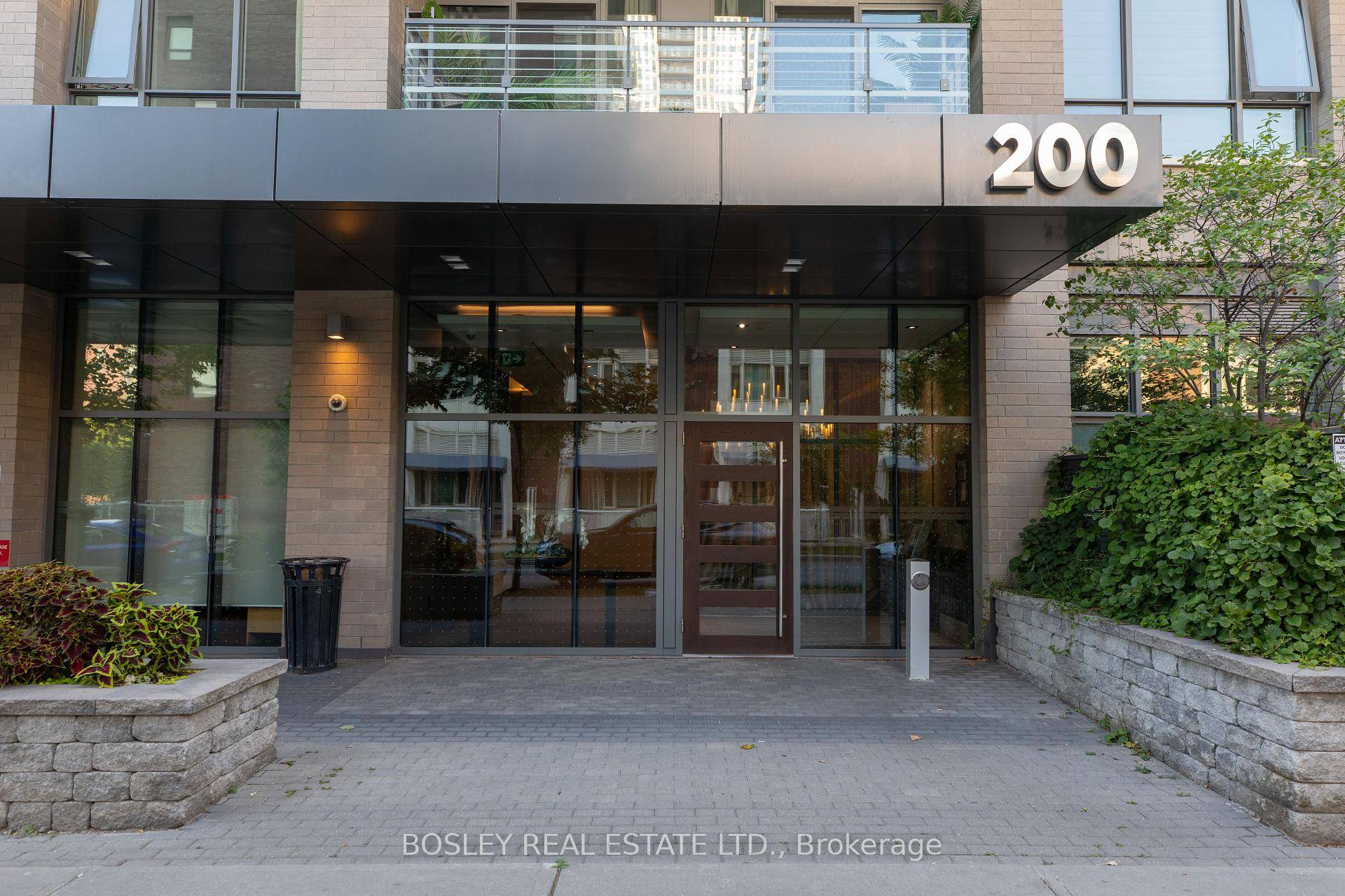 Welcome to this bright and beautiful 1 1 bedroom unit in the highly sought after boutique building 'The Bartholomew', situated in the heart of Regent Park.