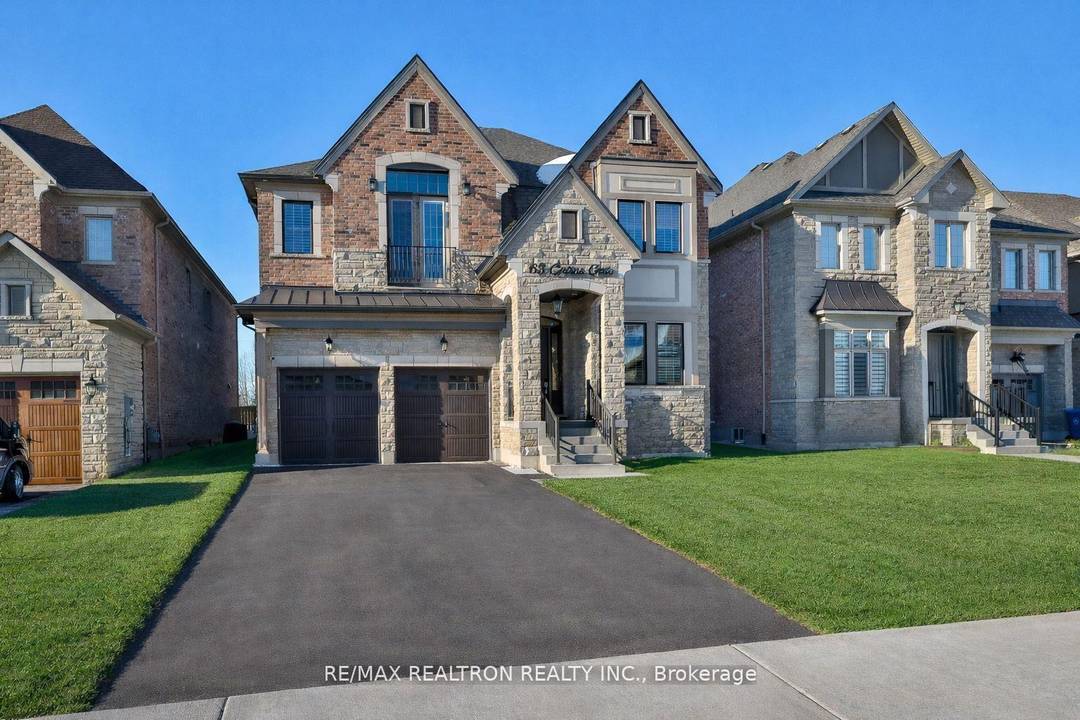 Come And Fall In Love With This Extravagant Detached Home Located In The Most Prestigious King City Family Neighbourhood.