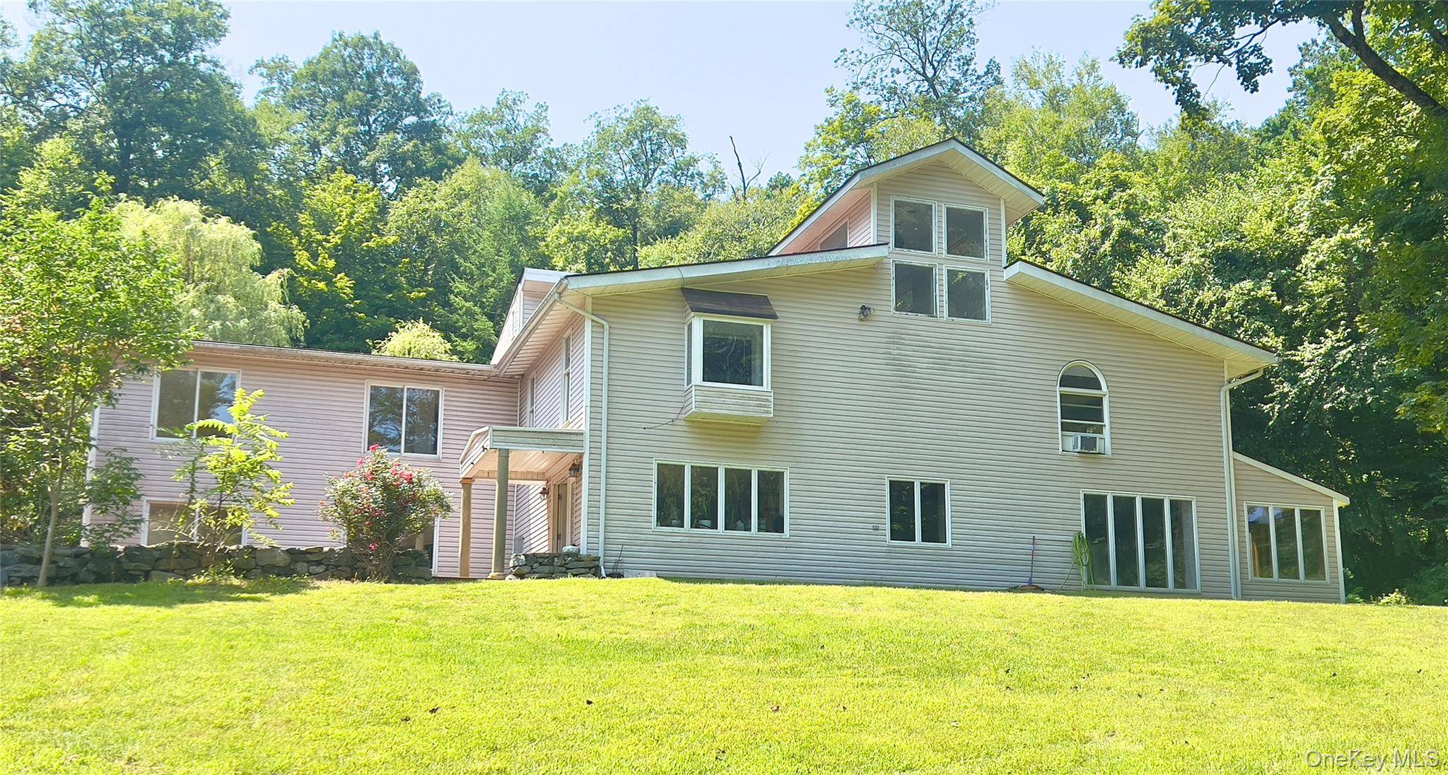 HANDYMAN SPECIAL ESTATE on 7 Private ACRES with Reservoir Views !