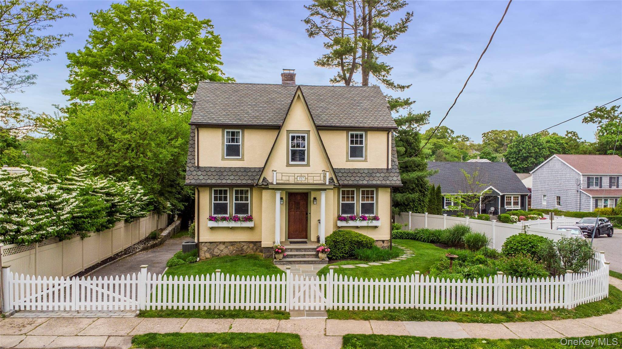 Welcome to 157 Rockland Avenue in prime Mamaroneck locale !