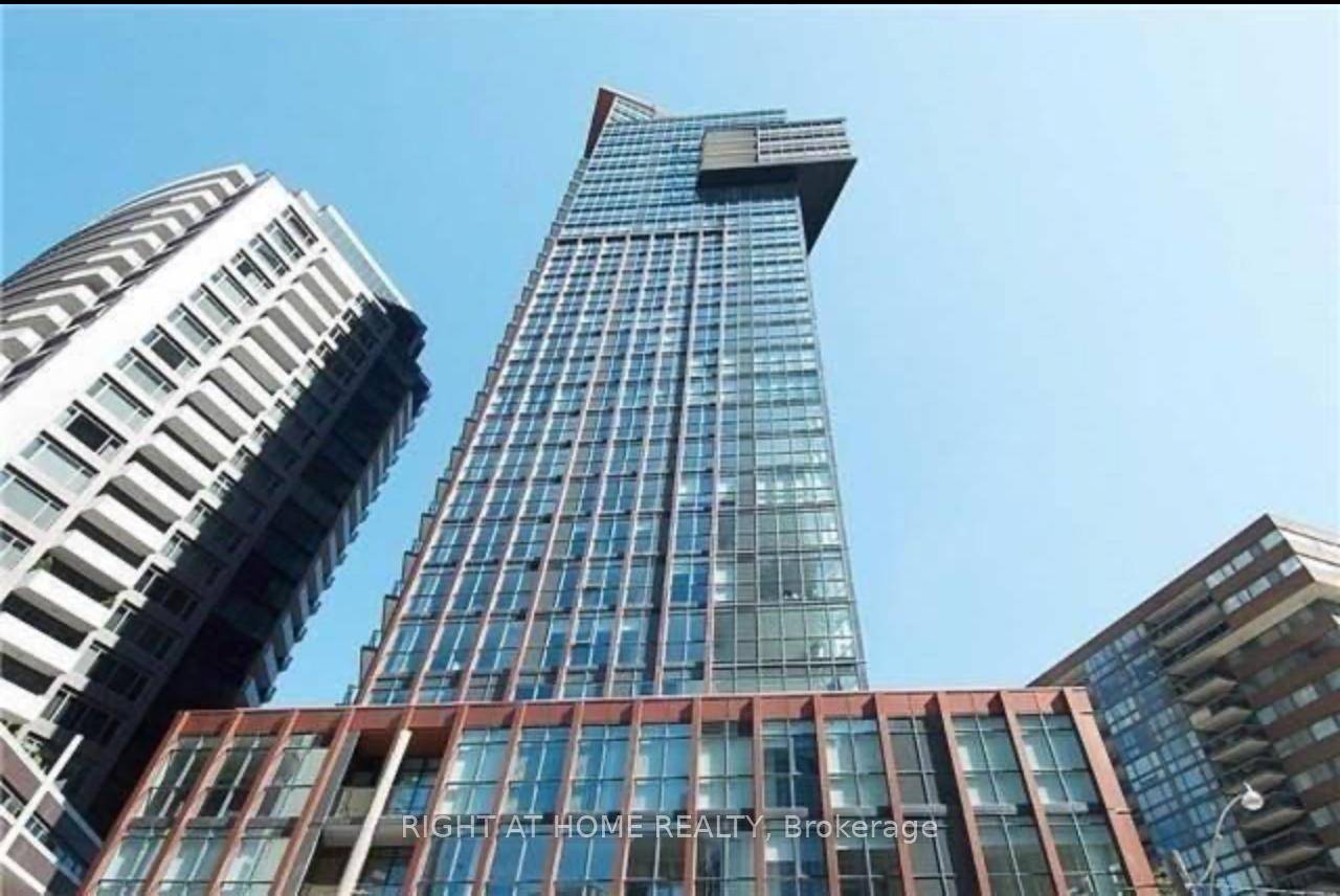 Absolutely stunning 10 Penthouse with soaring 10 ft ceilings and the most sought after North East corner exposure.
