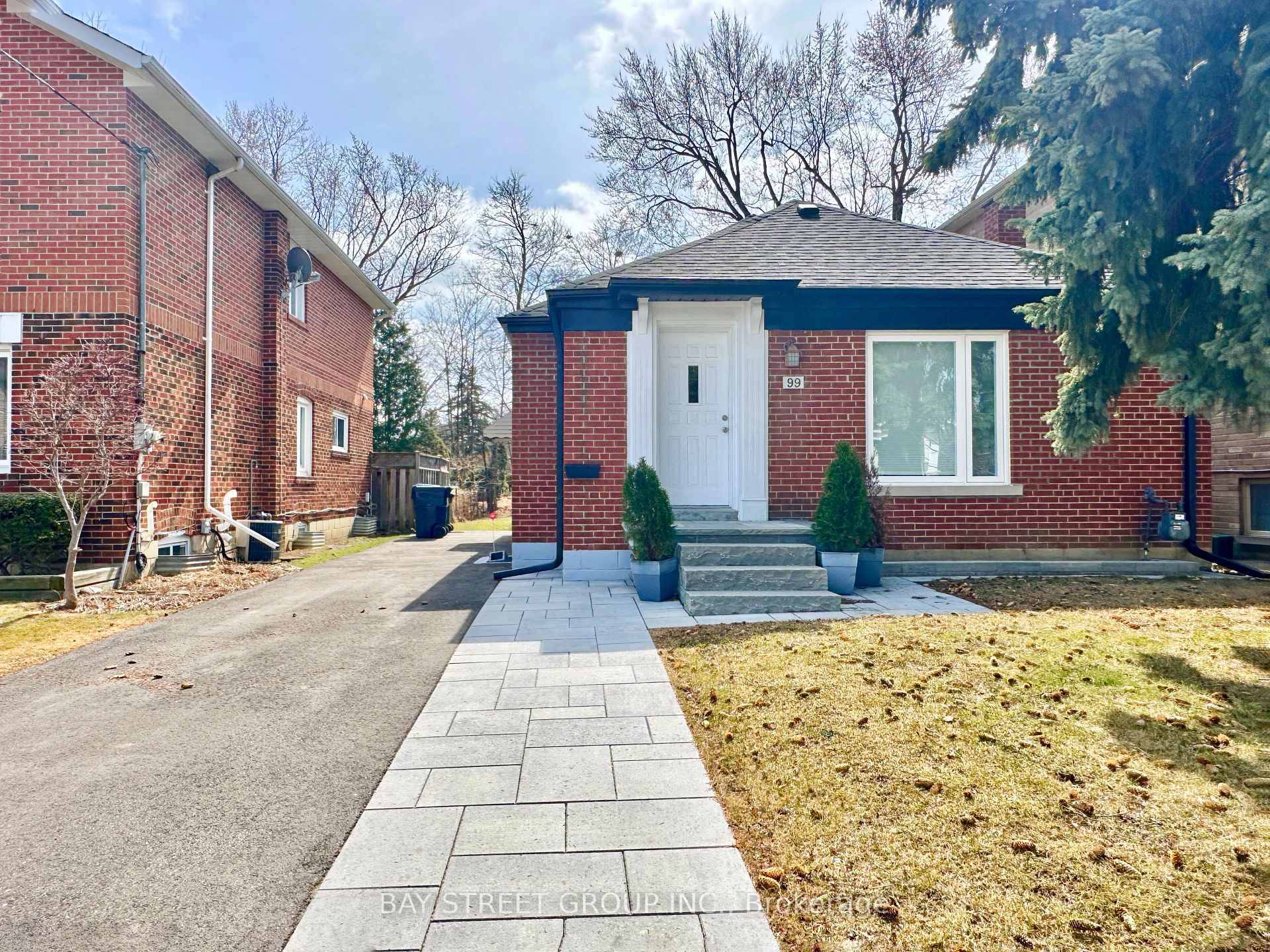 Nestled in the highly coveted Empress Walk neighborhood of Willowdale West, this charming bungalow exudes warmth and style.