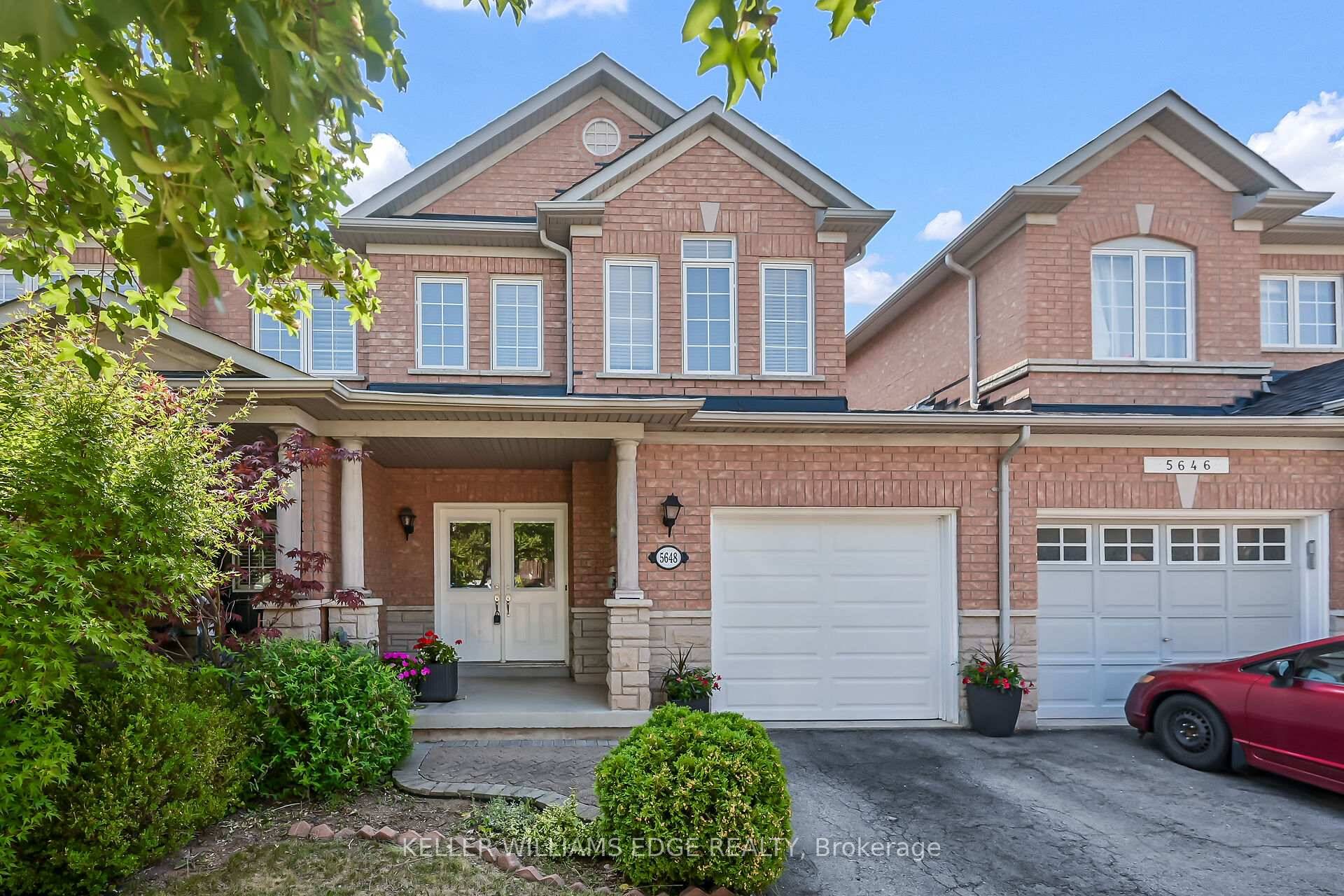 Beautiful Family Friendly Executive Townhome !