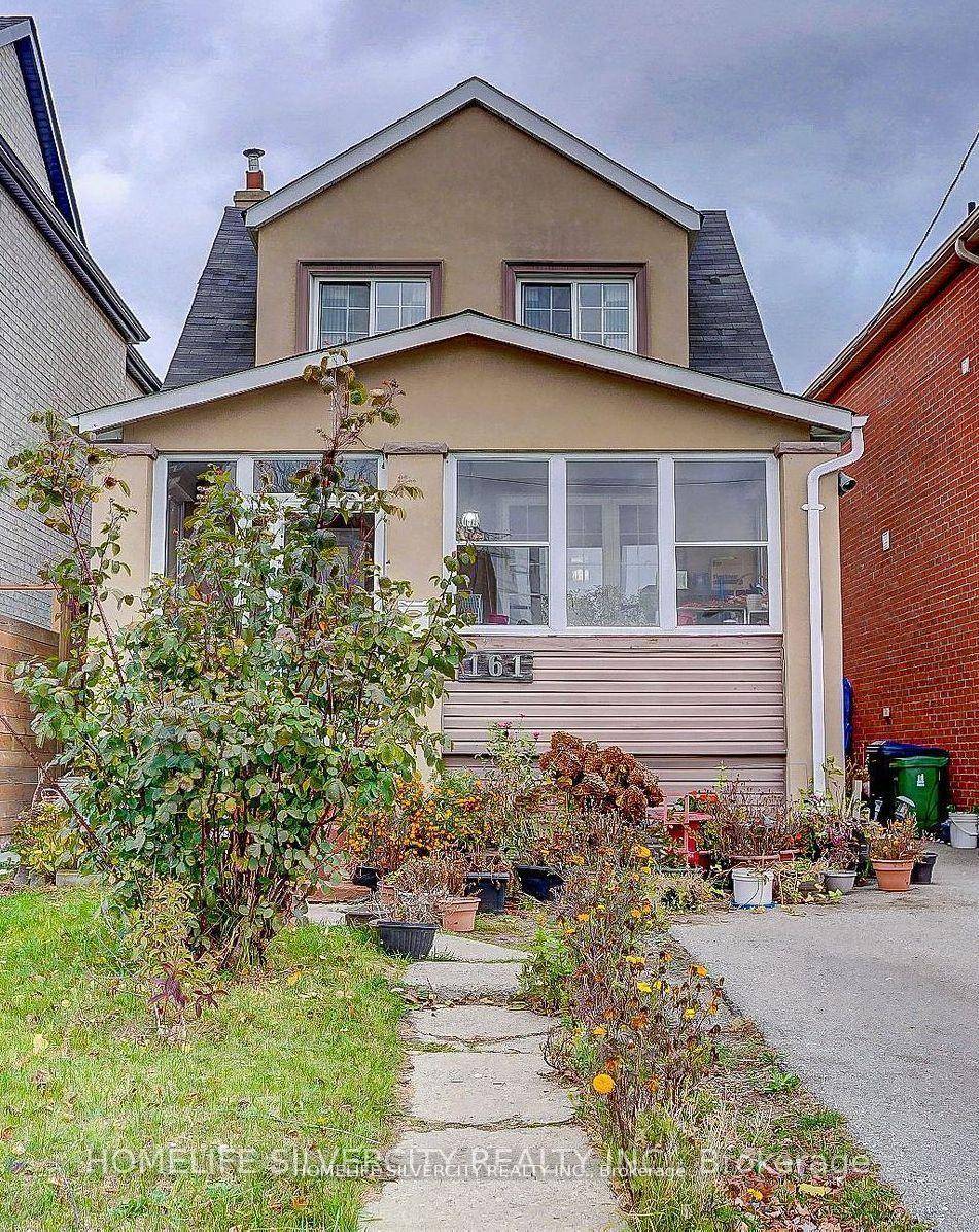 Fantastic Opportunity To Own A 2 Story Home In The Desirable Community of Oakridge !