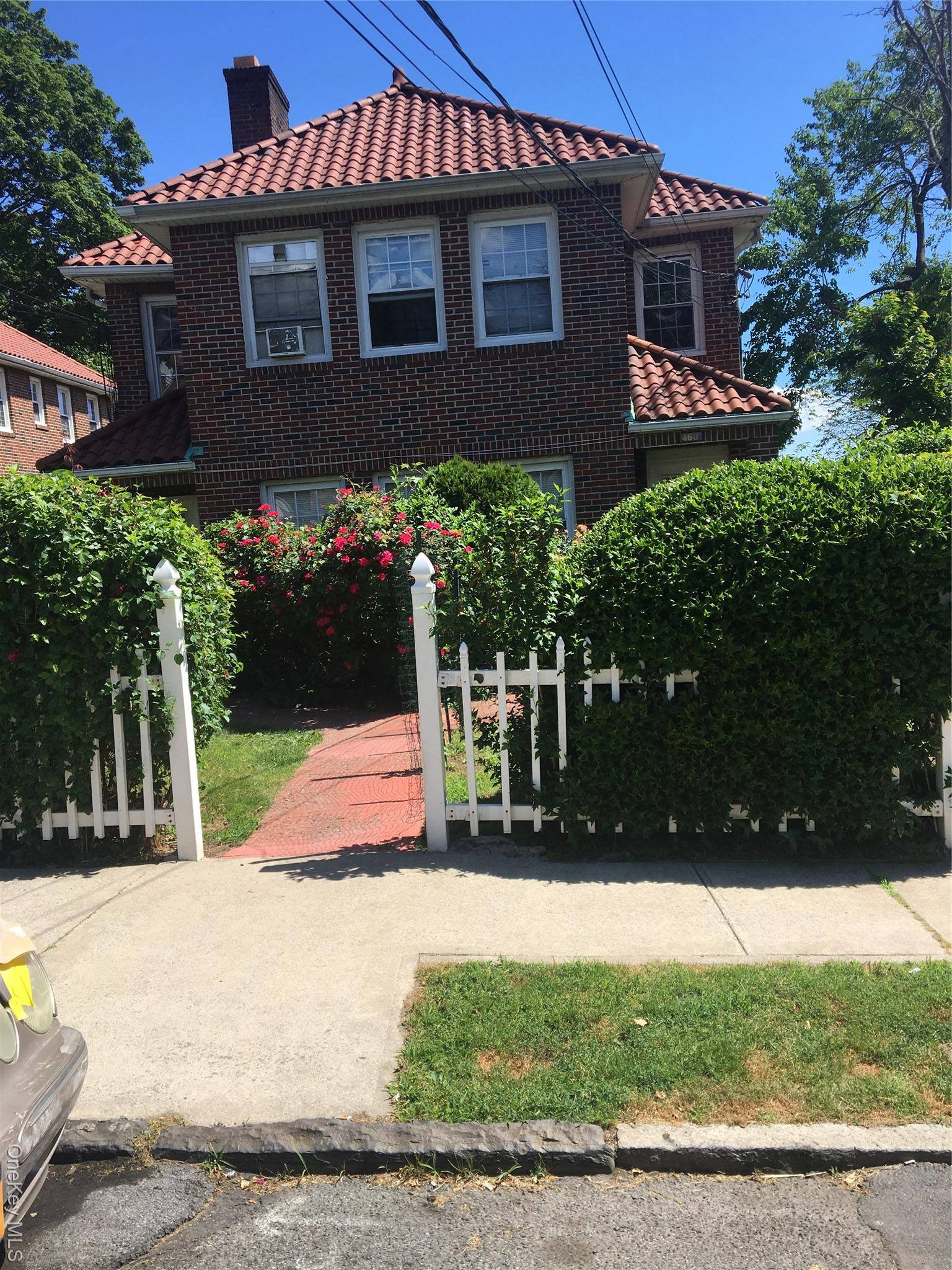 A GEM IN MT VERNON HEIGHTS PELHAM BORDER.