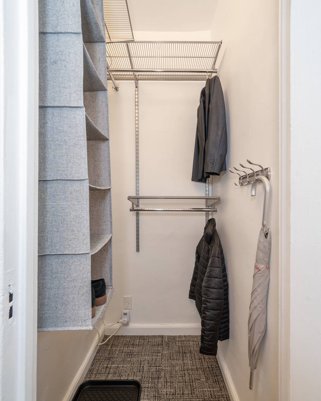 Your art deco paradise ! Welcome to a truly massive 1 bedroom pre war apartment in a prized, well maintained Hudson Heights co op.