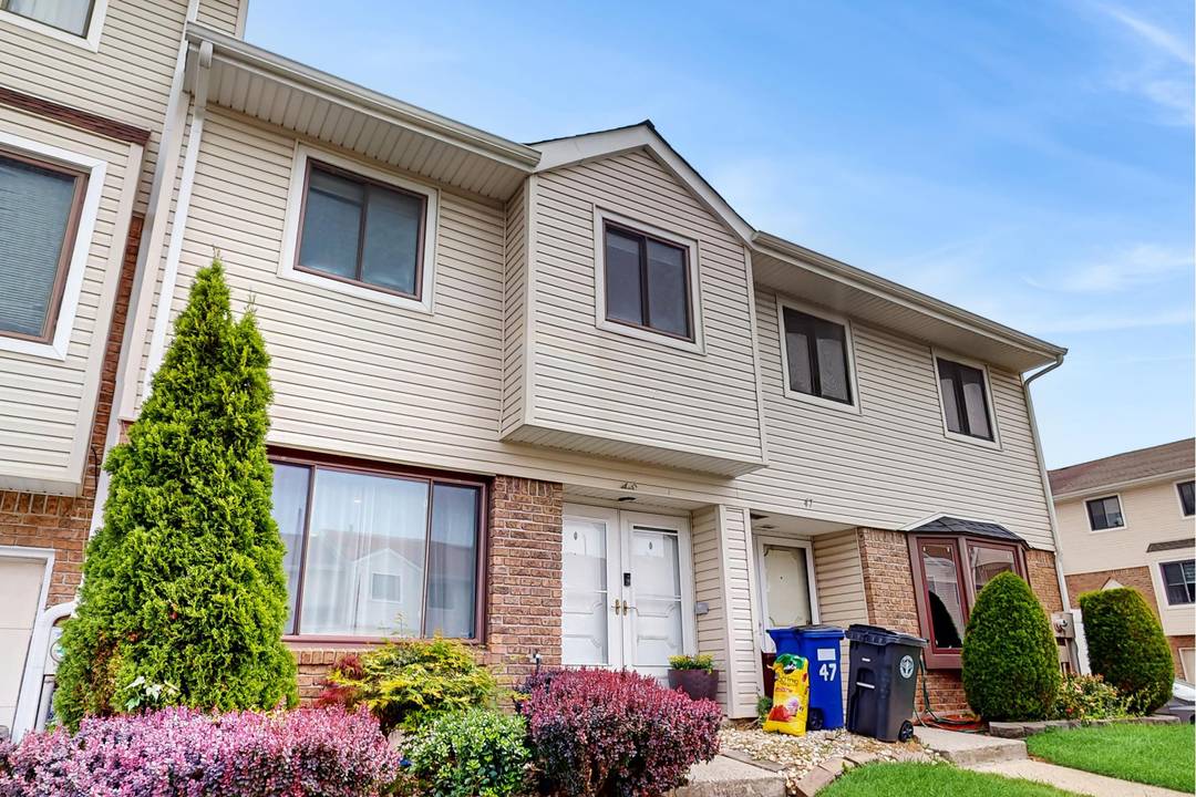 Welcome to 45 Redwood Loop A Stylish, Turn Key Townhome with Private Outdoor Living Located in a peaceful, well kept loop community, 45 Redwood Loop offers a seamless blend of ...