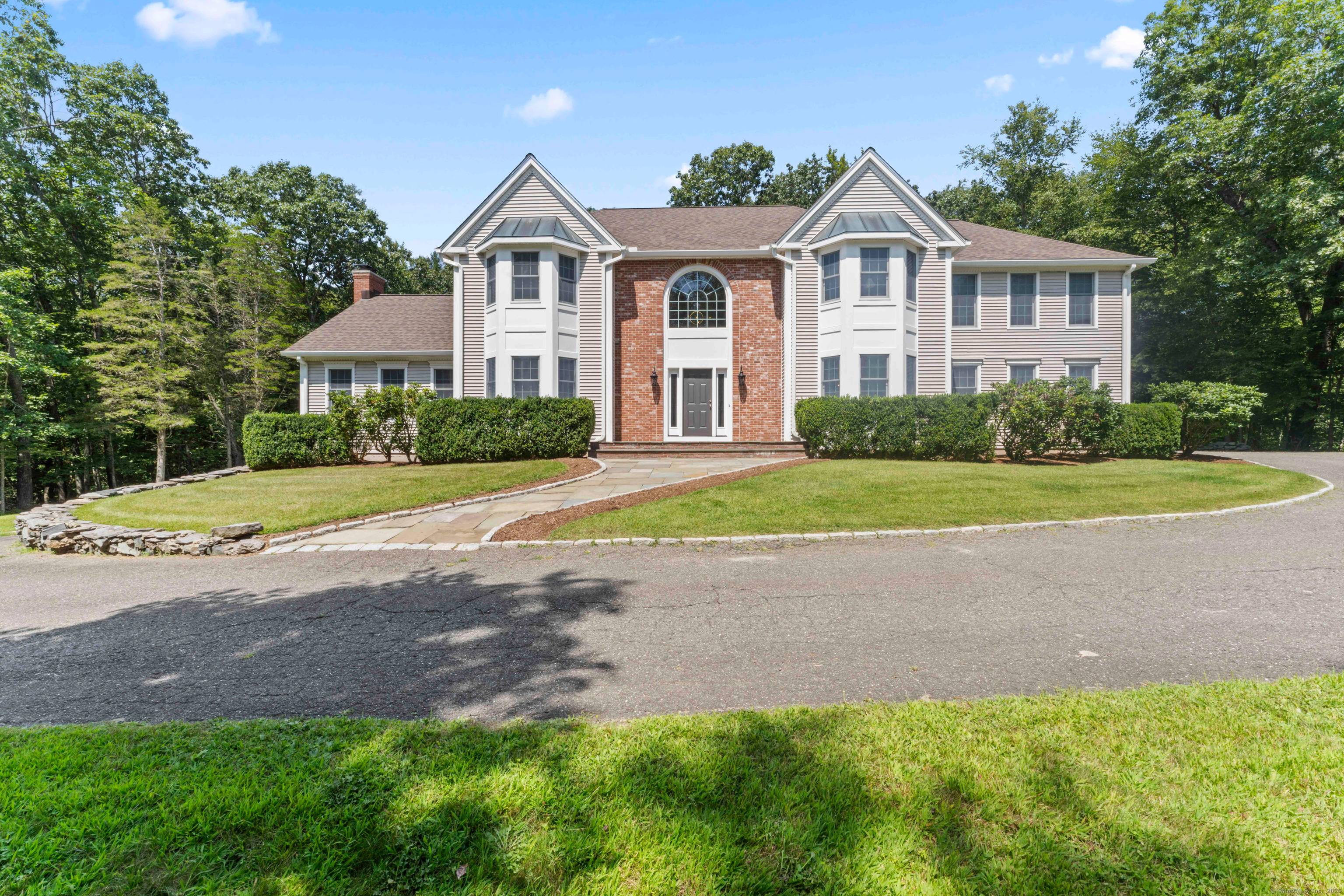 2 Landmark Drive, and its 2 picturesque acres, offers a perfect blend of luxury and comfort.