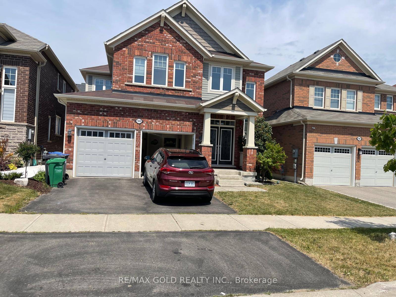 Very Spacious and Bright 2 Bedrooms With 2 Full Washrooms Legal Basement Apartment For Lease !