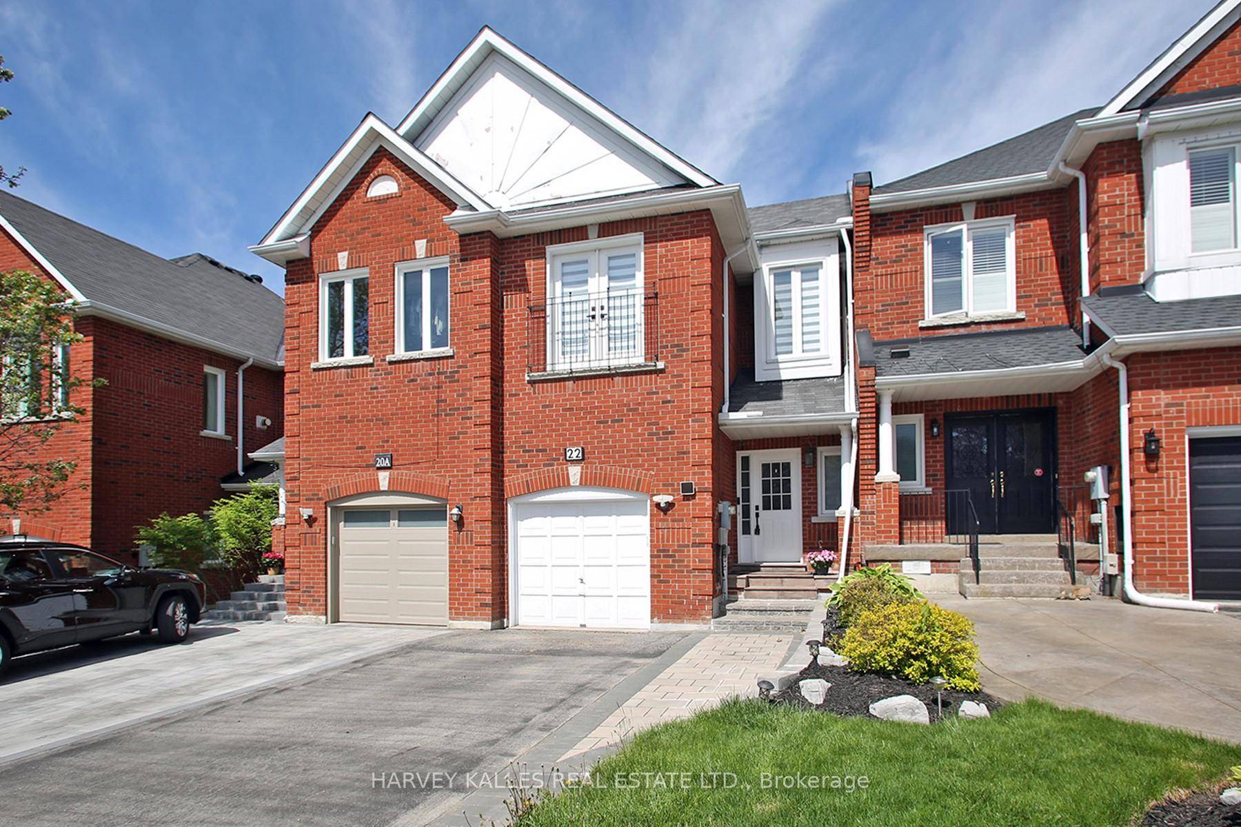 Beautiful Townhouse for Lease in the Sought After Westbrook Community Welcome to this bright, spacious, and beautifully maintained townhouse that feels just like a detached home !