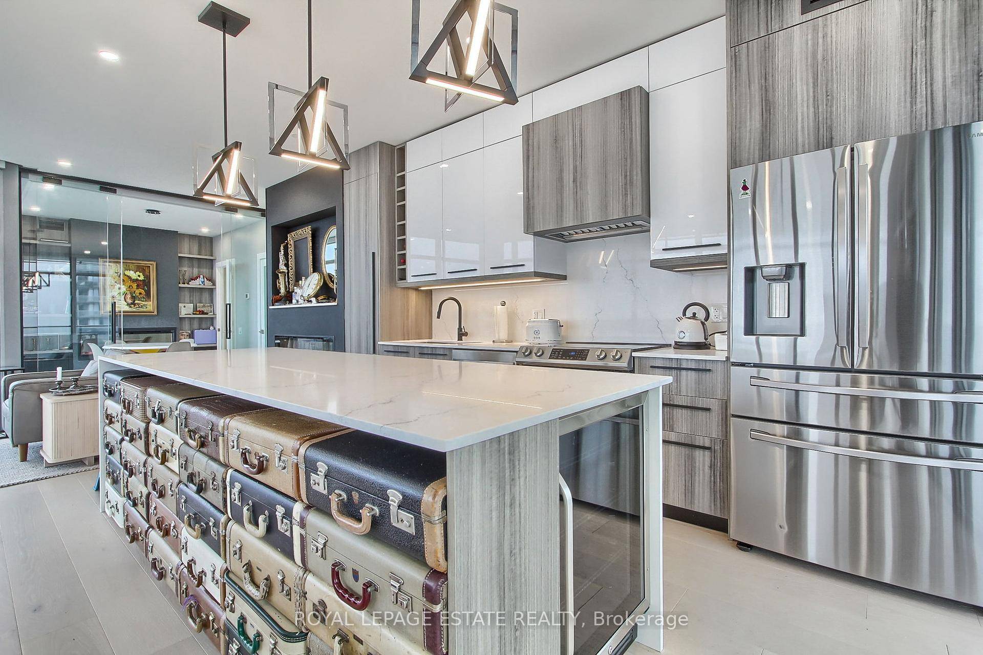 Rare Luxury Corner Suite Experience Unparalleled Living In This Stunning 3 Bedroom, 2 Bath Corner Suite Spanning 1144 Sq Ft, Located In The Prestigious Swansea Neighbourhood, A 377 Sq Ft ...