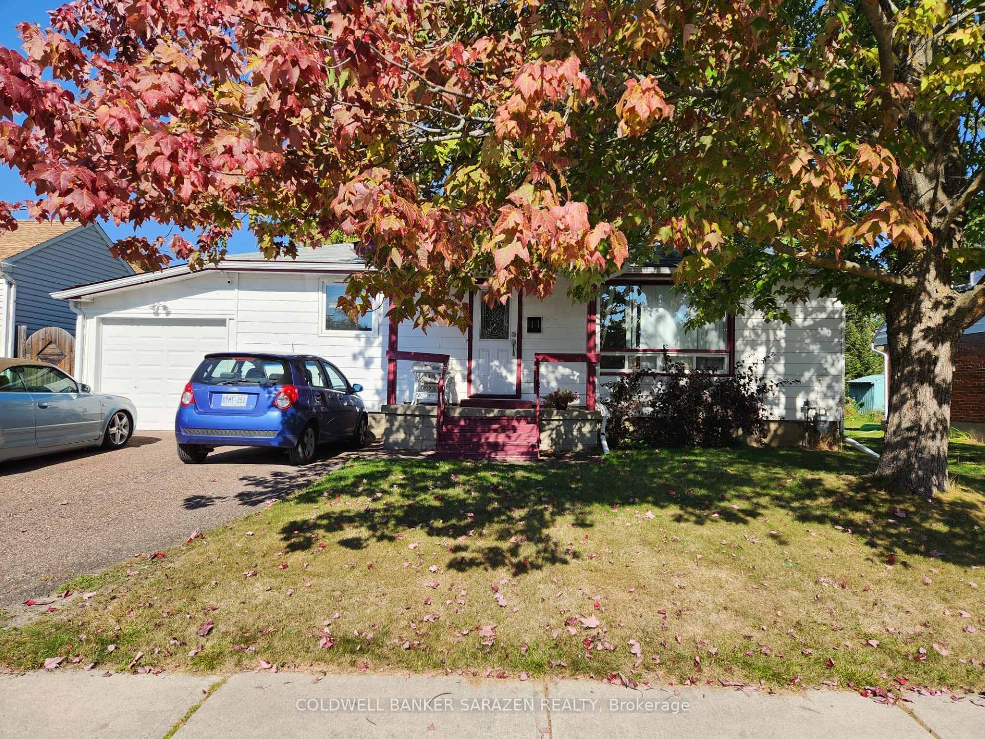COMPACT 2 BEDROOM BUNGALOW ON THE AVENUES WITH A PARTIALLY FINISHED BASEMENT.
