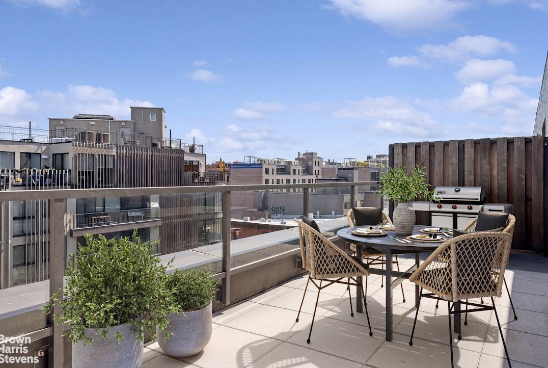 Welcome to 80 Met PHK Enjoy sunrises, dining al fresco and stylish penthouse living in this stunning flexible three bedroom home with terrace.