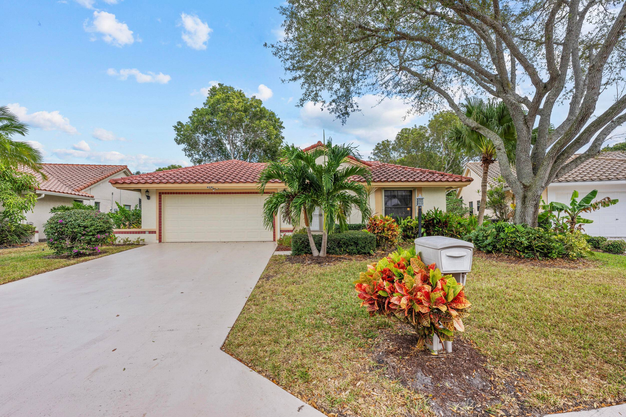 Discover the finest single family home in the highly sought after Windward Palm Beach 55 community of Boynton Beach !