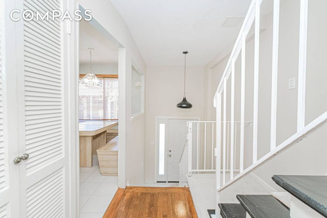 Welcome to this beautifully maintained 3 bedroom condo located in the prestigious Hills of Grasmere community.