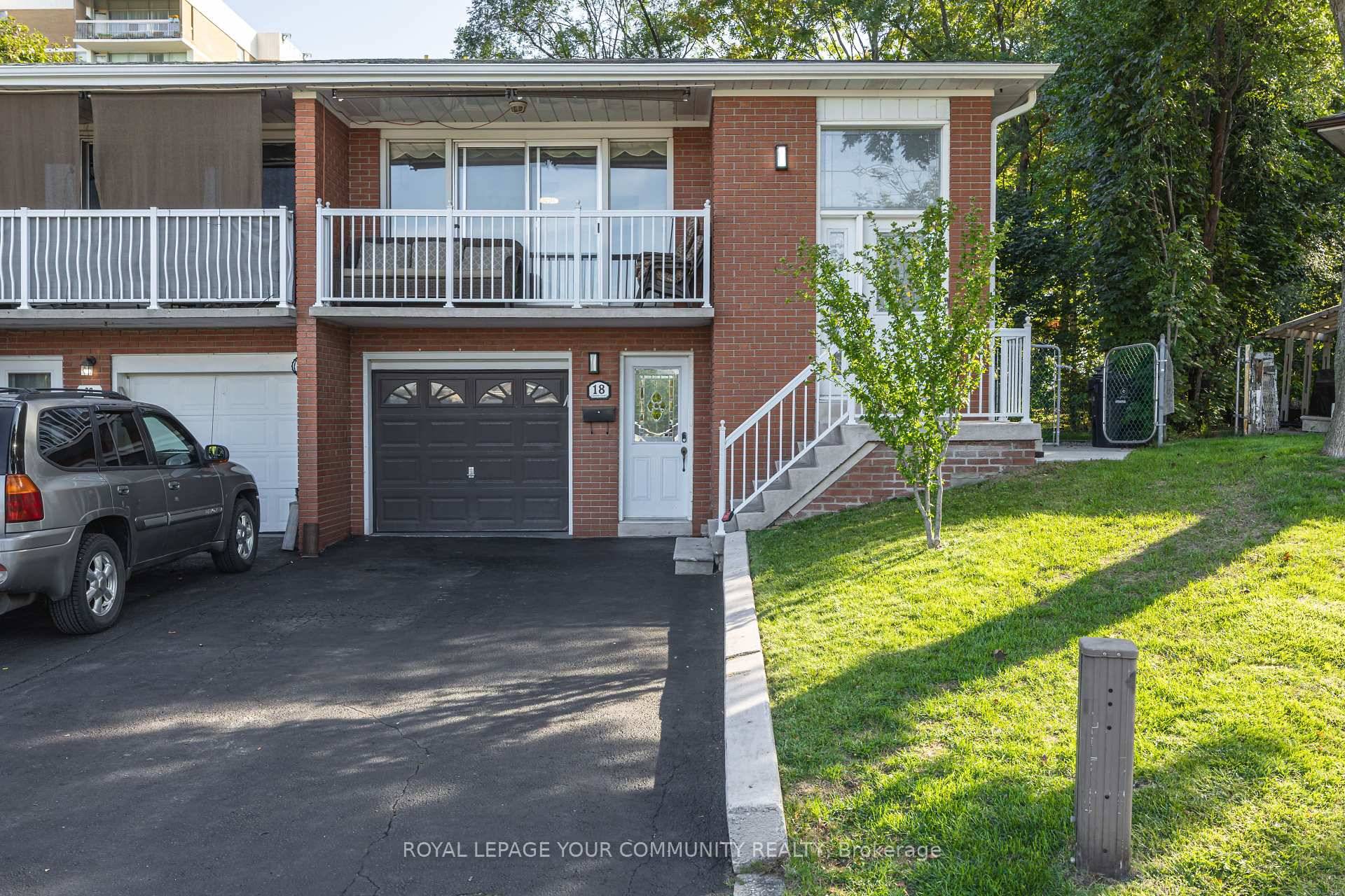 Rarely offered in the heart of Downsview nestled in a private court a 1780sqft Semi Detached 4 Bed 2 Bath 5 Level Backsplit w Single Car Garage.