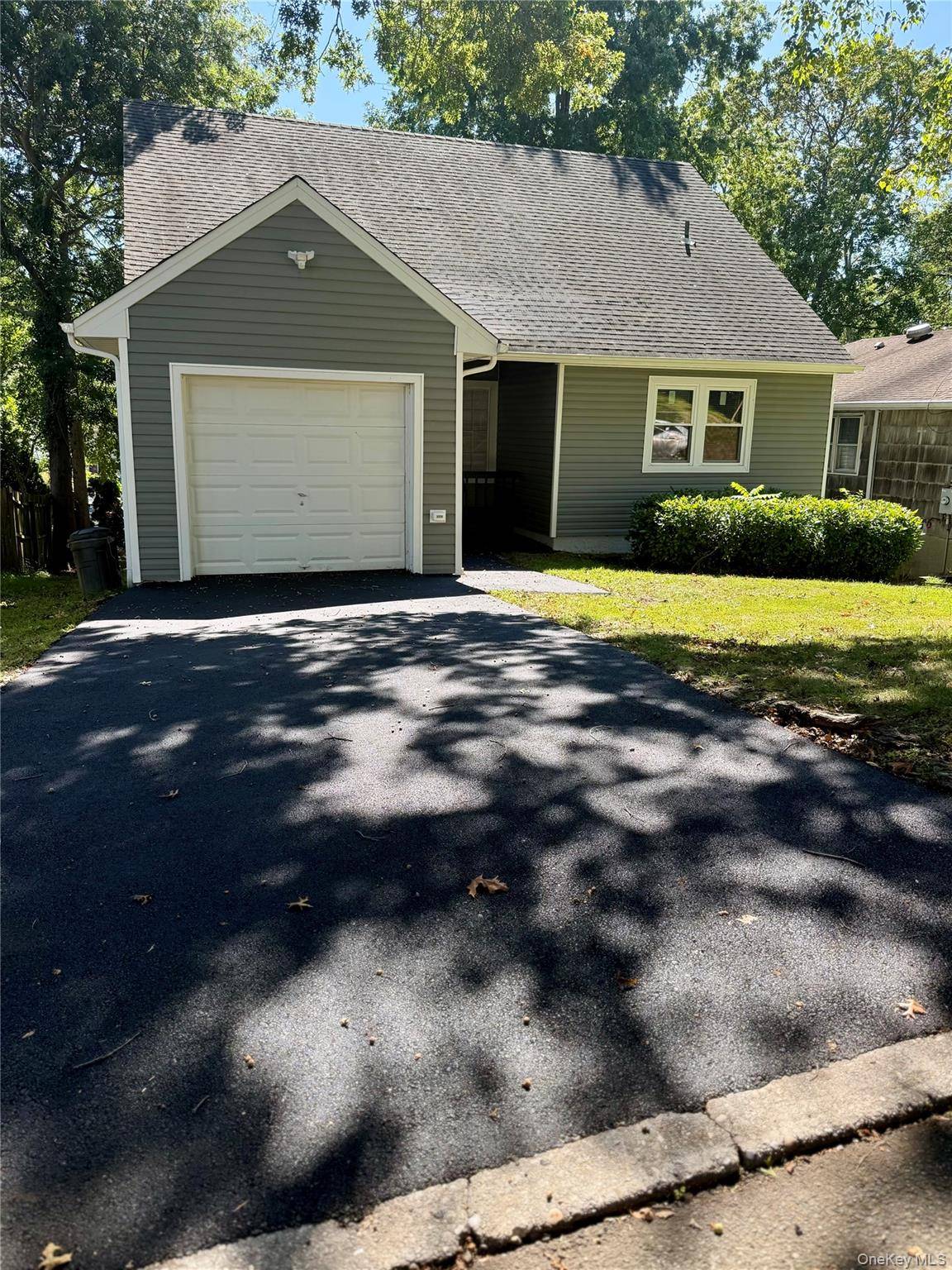 Welcome to 28 Sanford Street in Huntington Station !