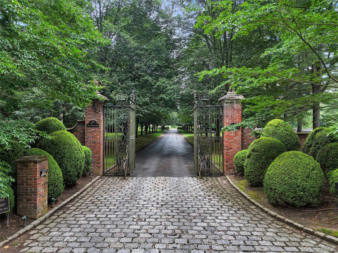 Welcome to GRAY HORSE FARM Just Updated amp ; Renovated for 2025 luxury living !