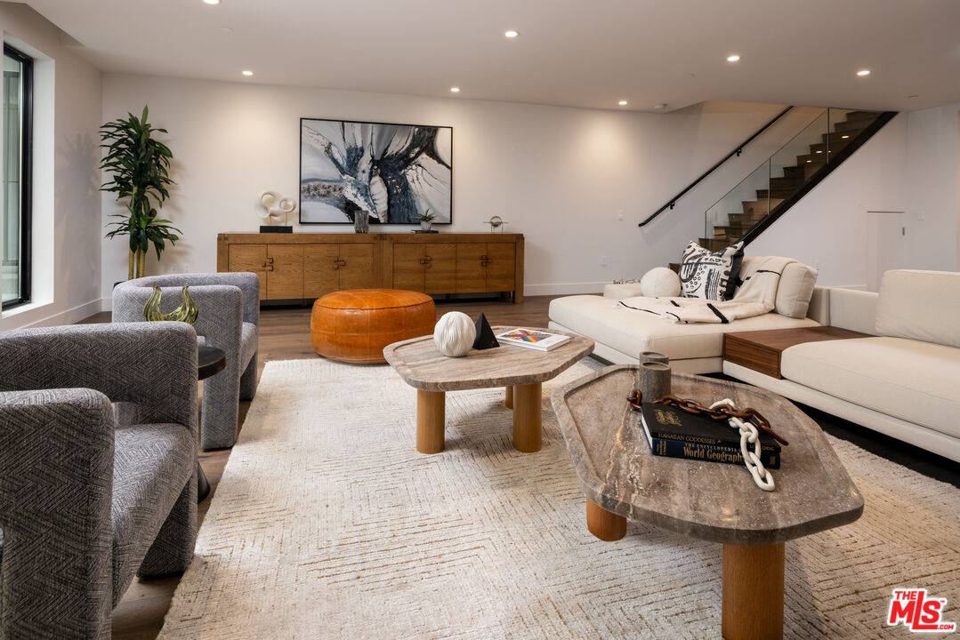 411 S Hamel Rd 3BR Beverly Grove La