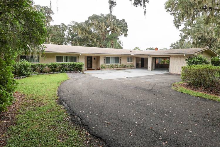 Central Florida Lakefront living in Winter Haven, Florida on an acre of land with no HOA.