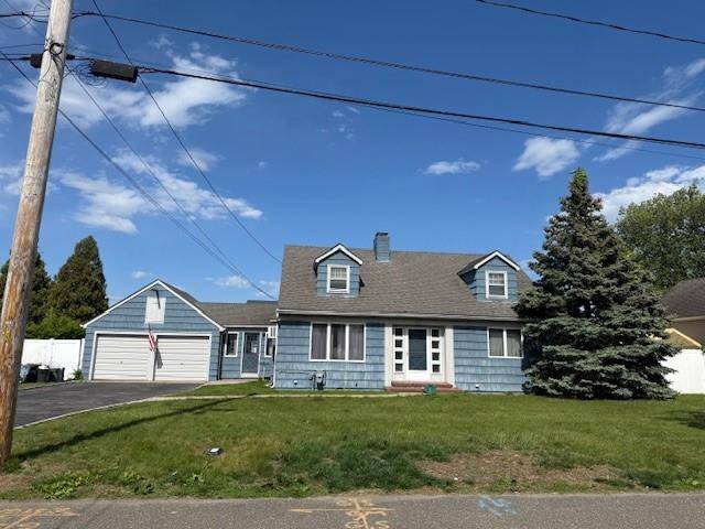 Calling all investors, DIYers, and visionaries don t miss this 4 bedroom, 1 bath Cape full of potential in sought after Lindenhurst !