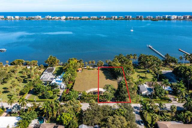 Fantastic opportunity to develop this amazing direct waterfront lot measuring approximately 75' X 277' with expansive 180 degree views of the intracoastal waterway.