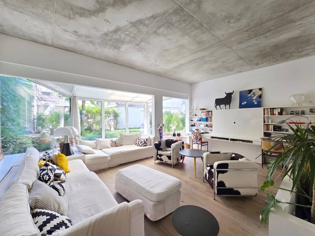 PARIS 14ᵉ – QUARTIER DAGUERRE | DUPLEX EN REZ-DE-JARDIN RÉNOVÉ PAR ARCHITECTE