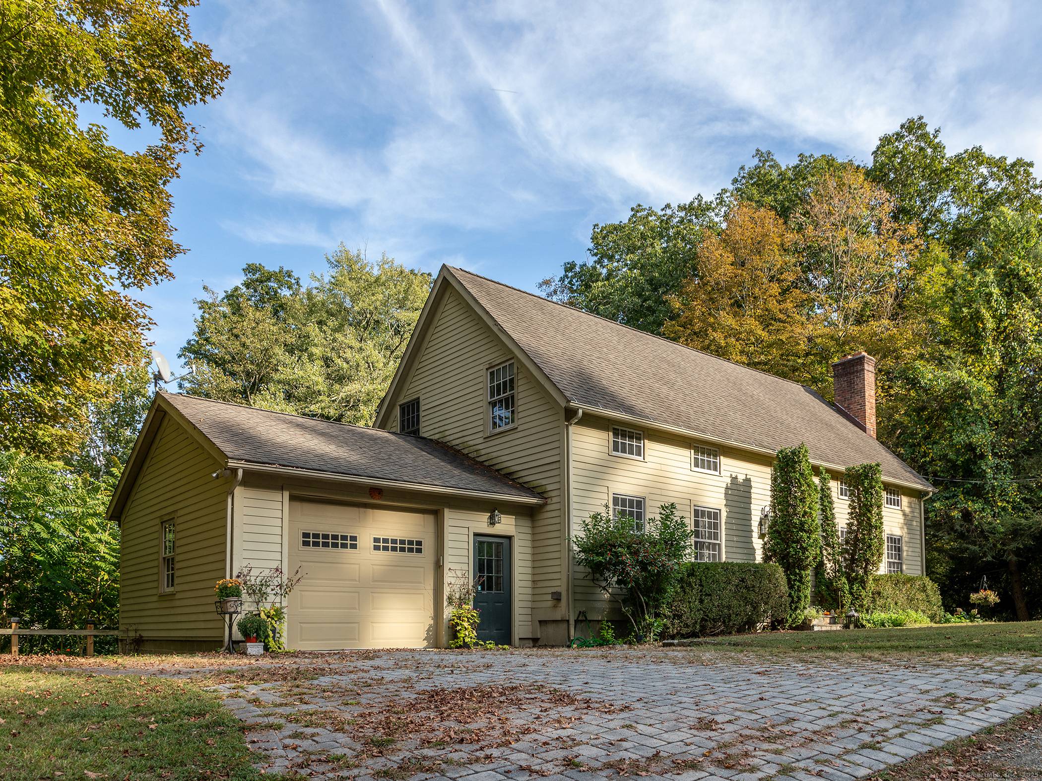 Charming Cape in Woodbury, CT on a peaceful dead end road, fully furnished and move in ready.
