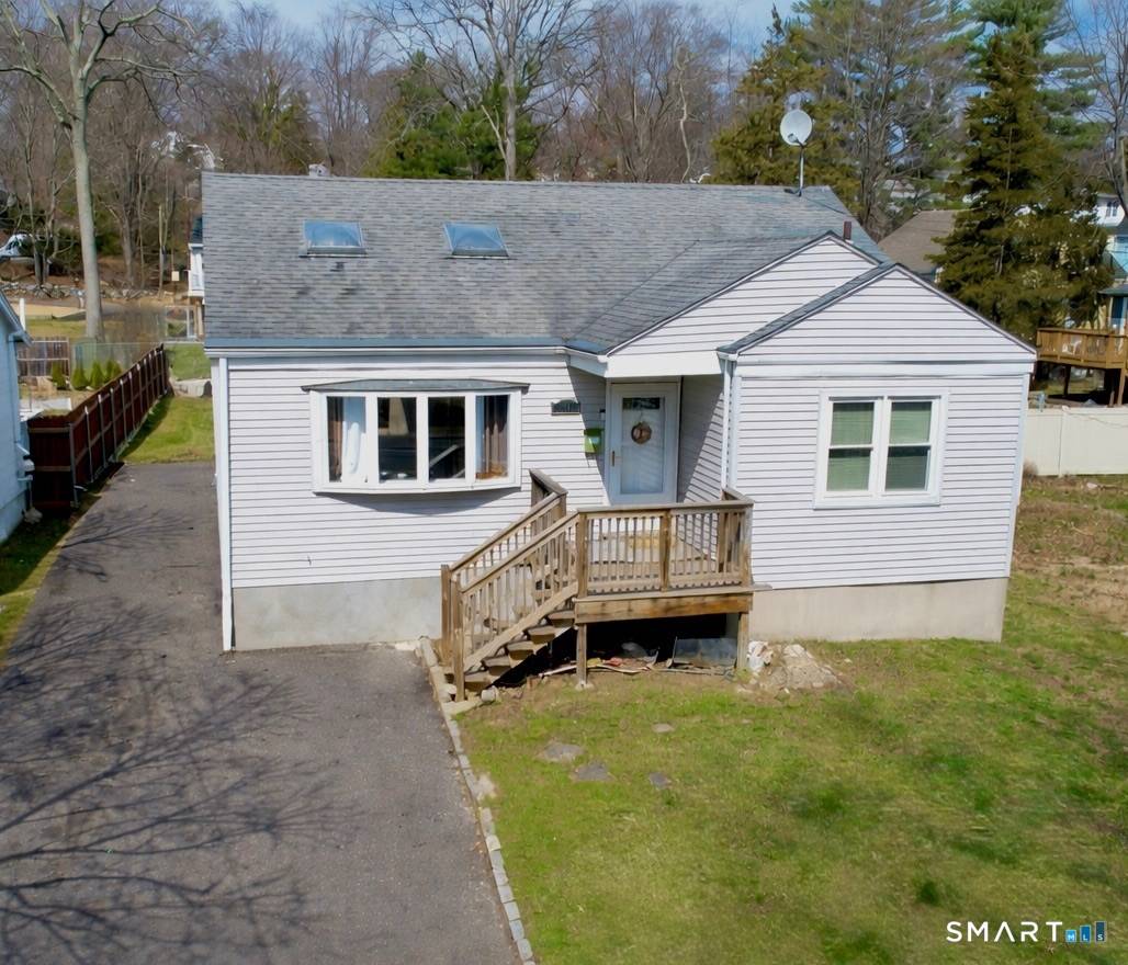 Welcome to this modern ranch home in Stamford's desirable Newfield neighborhood, offering the perfect blend of comfort, versatility, and charm.
