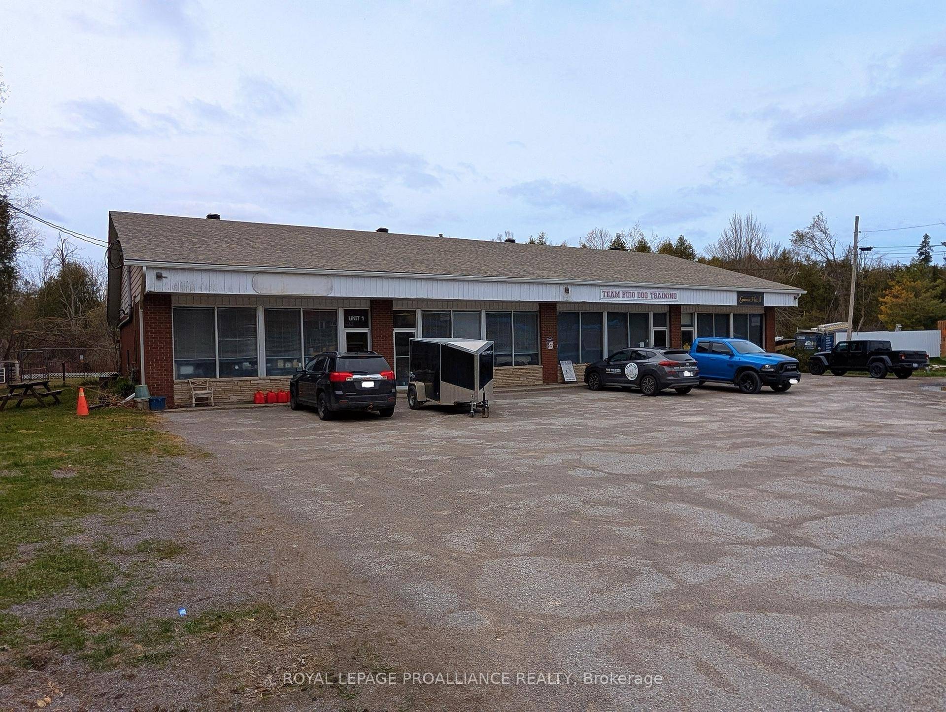 Prime Commercial Investment Opportunity on High Traffic Lakefield Road Located on one of the busiest corridors between Peterborough and Lakefield, this fully tenanted 4 unit industrial retail strip plaza offers ...