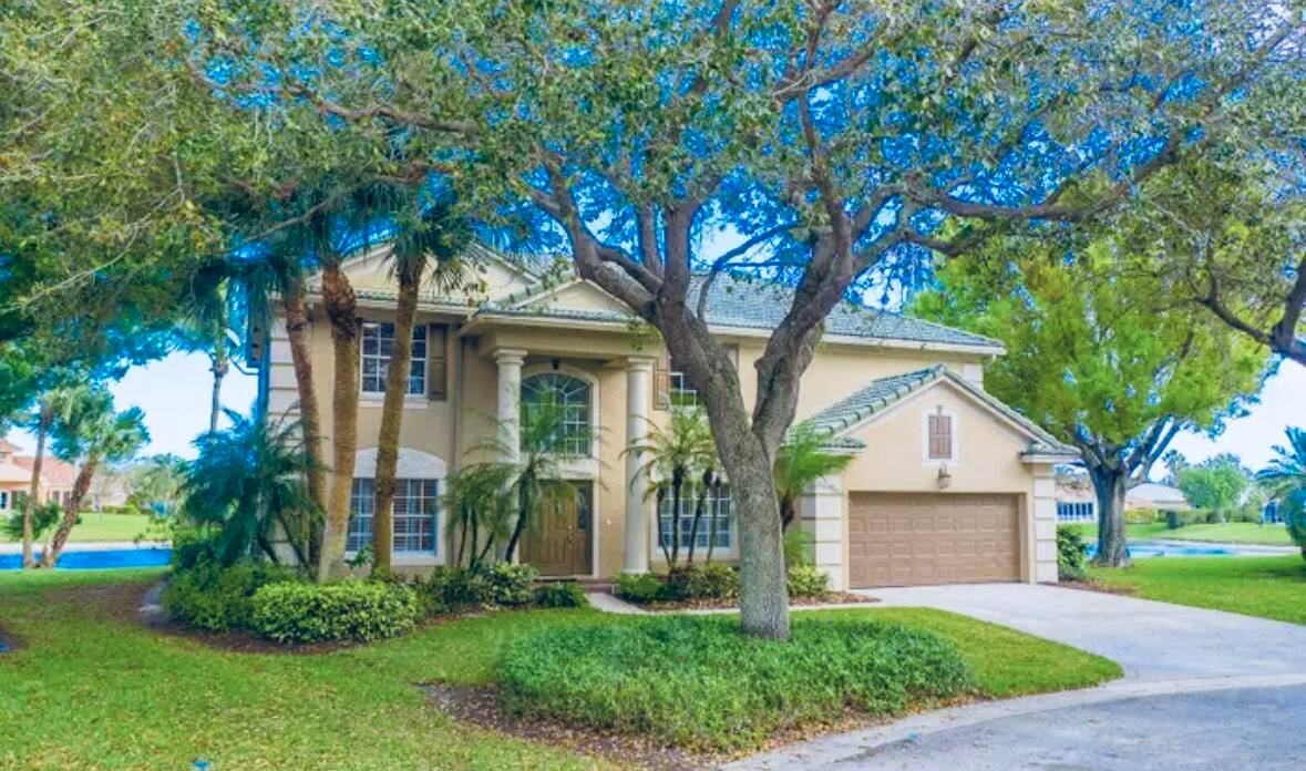 Welcome to your personal slice of paradise in the heart of Jupiter !