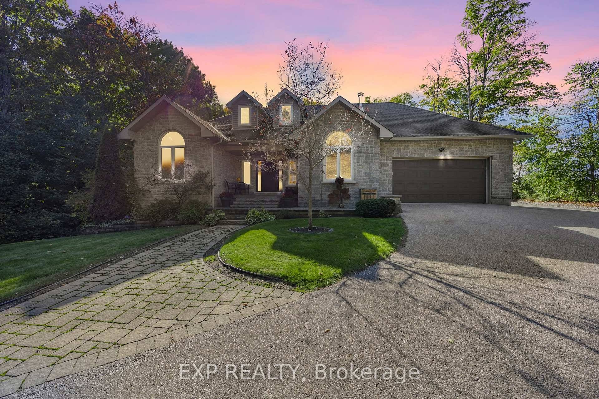 Welcome to 2020 5th Line North in beautiful Oro medonte a rare opportunity to enjoy the peace and privacy of country living on a spacious 1.