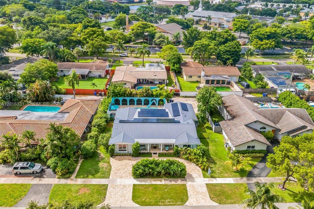 LARGE amp ; OPEN 4 BEDROOM amp ; 3 BATH HOME WITH SPACIOUS PATIO ALMOST 2500 SQ FT UNDER AC SINGLE FAMILY HOME.