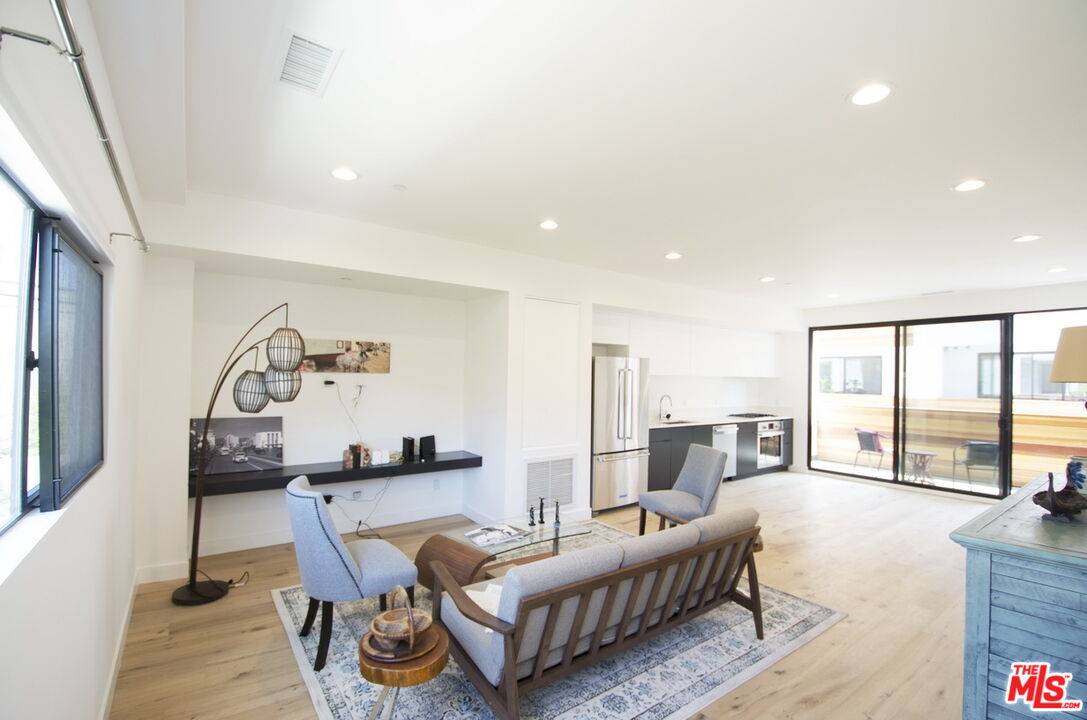 860 S WILTON PL 3BR Hancock Park La