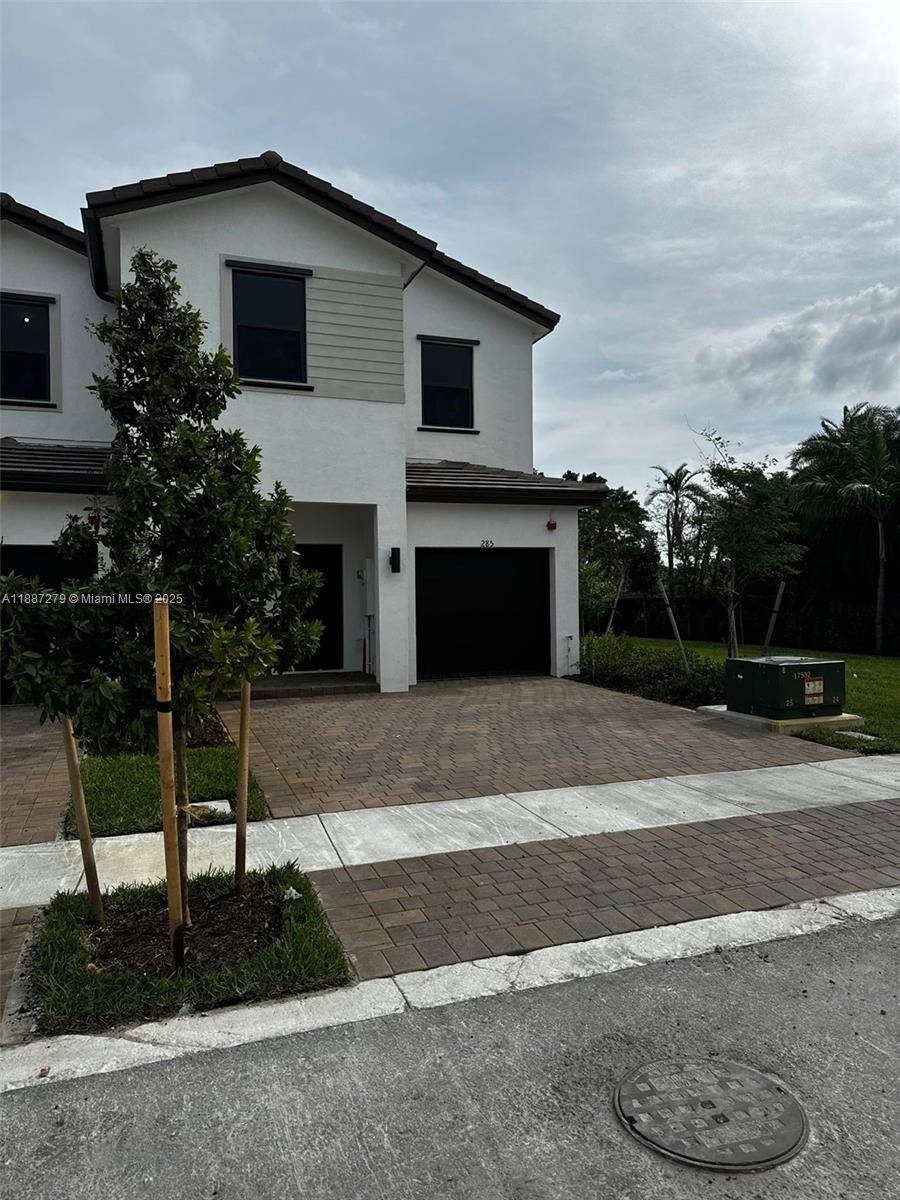Beautiful 4 Bedroom, 2. 5 Bath Townhome For Sale !