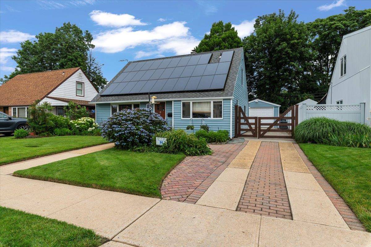 Sophisticated Expanded Cape Cod in Prestigious Field Estate !