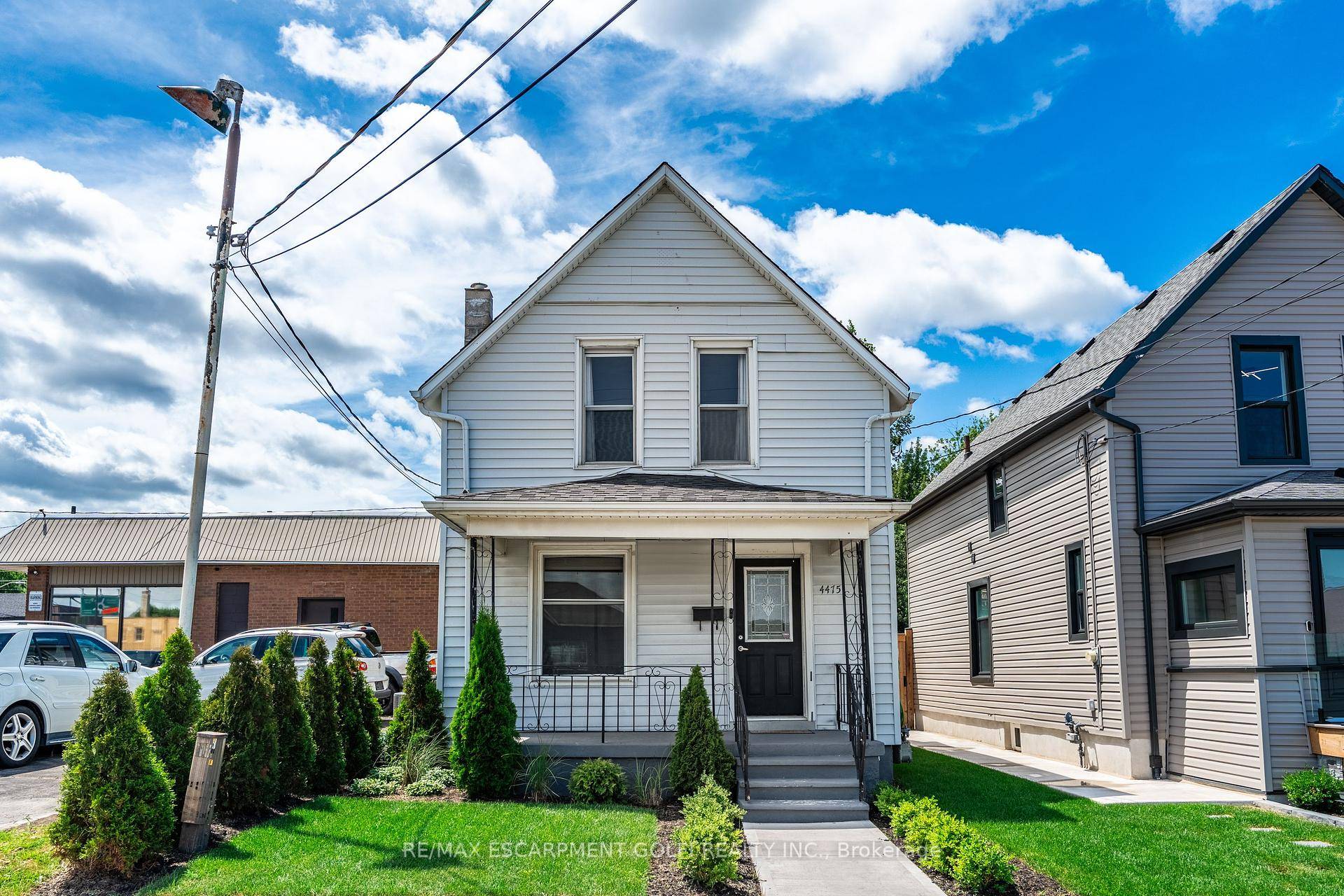 Welcome to 4475 First Avenue in Niagara Falls.