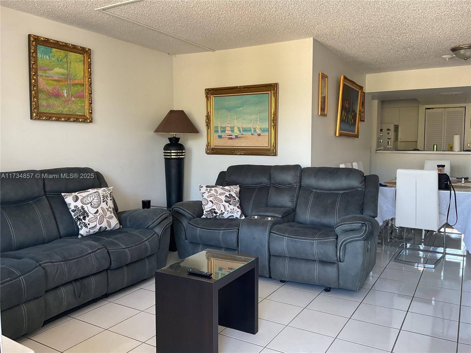 Location, location in the Heart of East Kendall, walking distance to Miami Dade College Killian Dr.