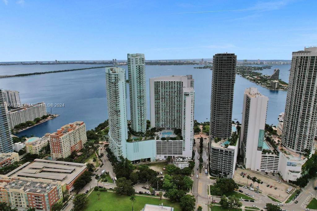 Welcome to Quantum on the Bay on the 25th floor !