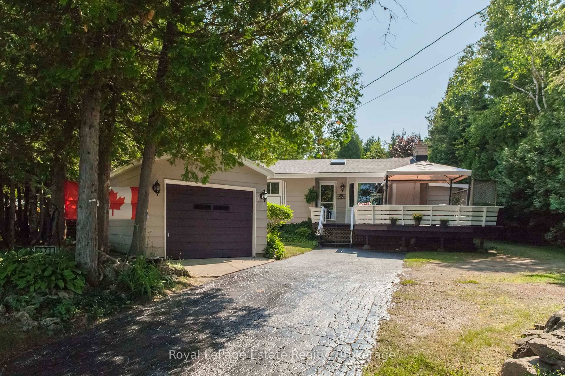 BAY STREET BEAUTY WITH INCREDIBLE UNOBSTRUCTED LAKE VIEWS !